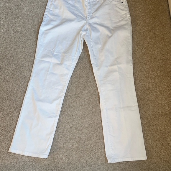 St. John's Bay Women’s White Straight-Leg Jeans - Size 16 with 29” Inseam - Picture 1 of 9